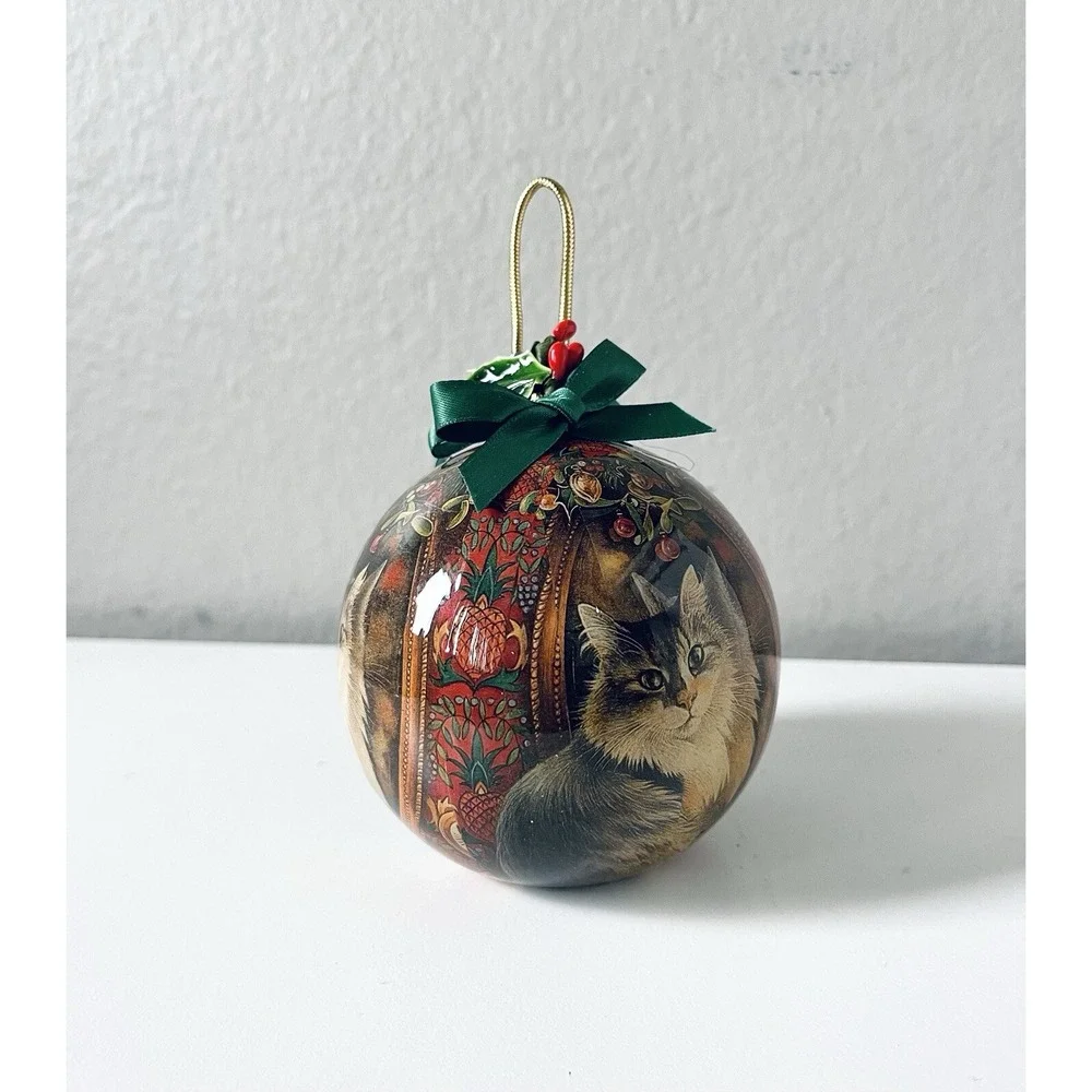 Enesco Vintage 90's Cat Christmas Ornament Ball Leslie Anne Vintage‎ Holly